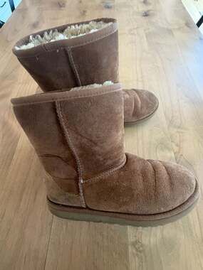 UGG Australia Classic Short Chestnut Suede Boots Women's Size 6